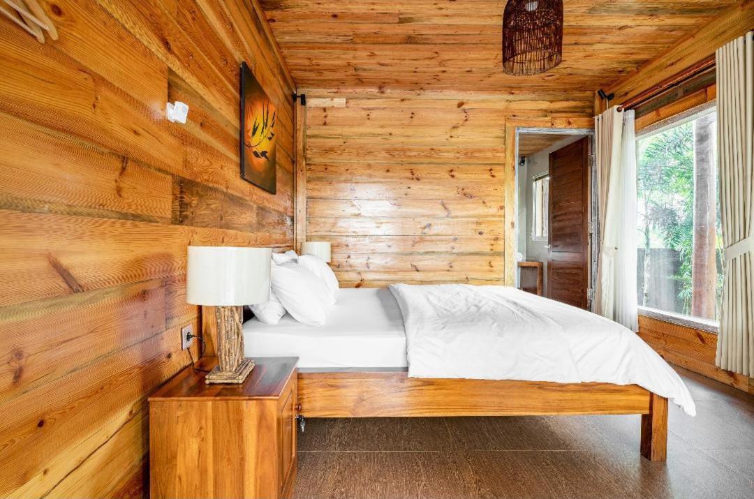 Peraja Bungalows Loyok Sangyang Εξωτερικό φωτογραφία