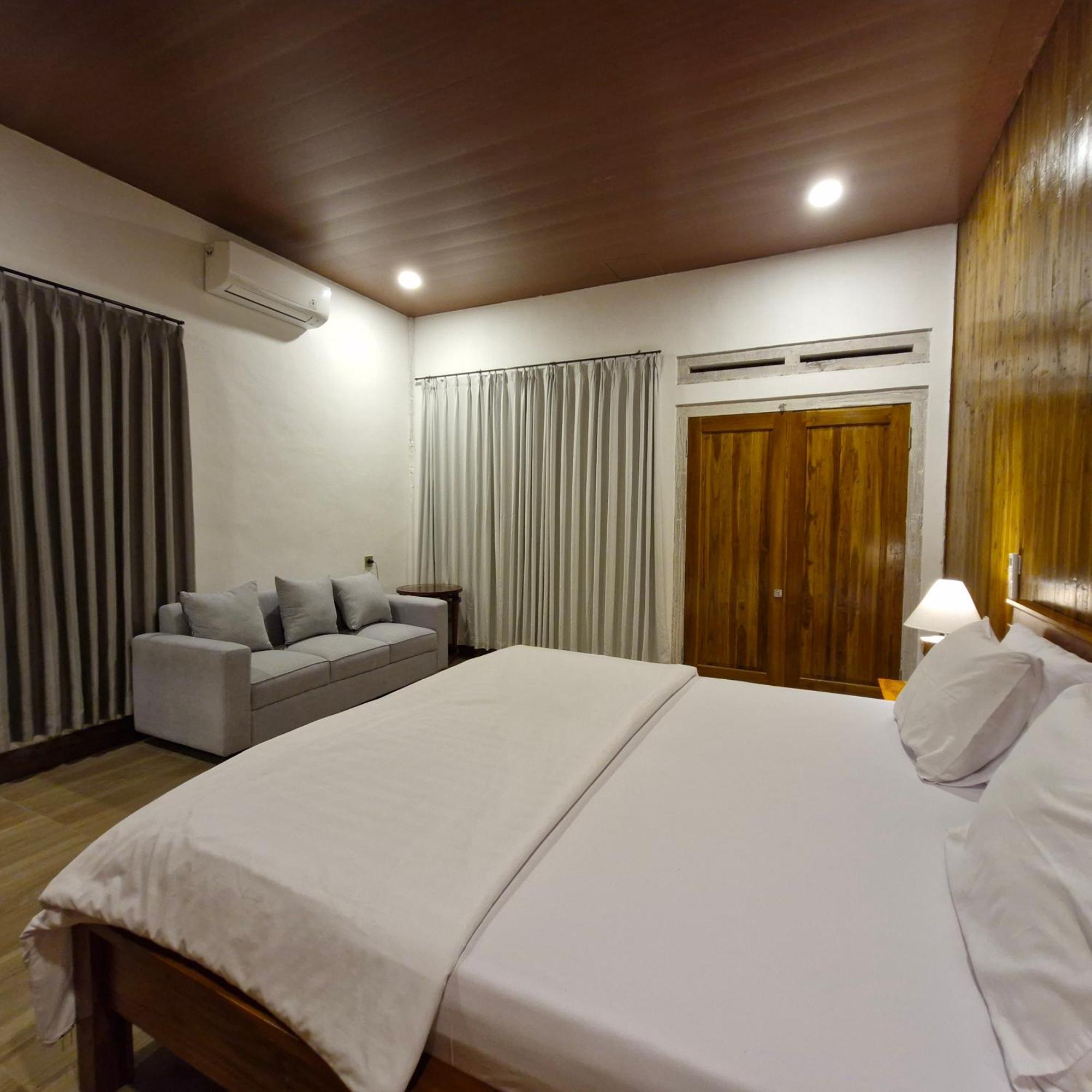 Peraja Bungalows Loyok Sangyang Εξωτερικό φωτογραφία